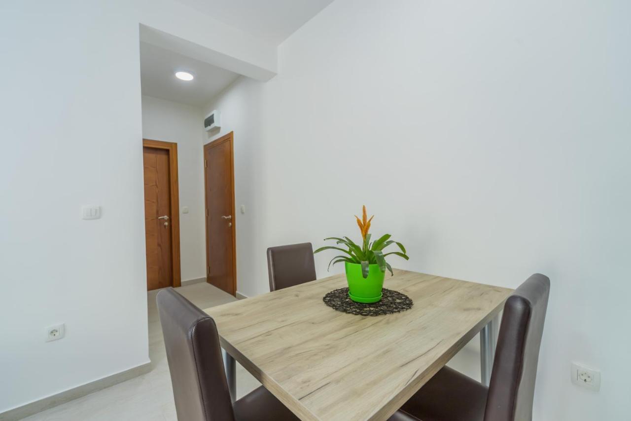 Grejm Lux Family Apartments Petrovac ภายนอก รูปภาพ